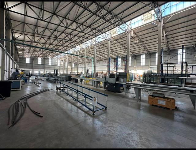 5,002M² WAREHOUSE TO LET IN COSMO BUSINESS PARK